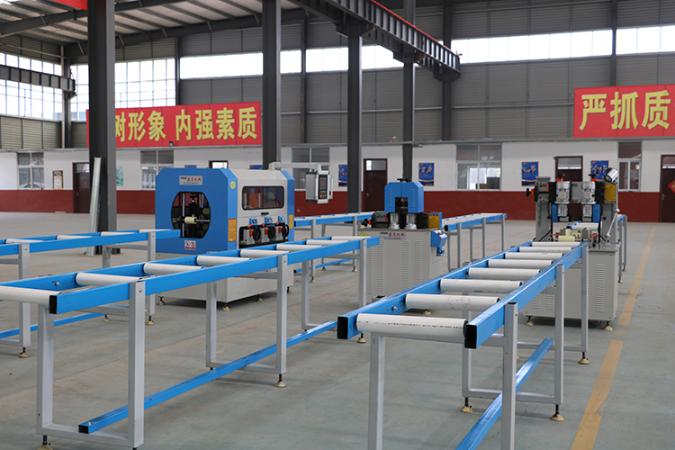 1544422943885434.jpg 斷橋鋁穿條設(shè)備三步法.JPG